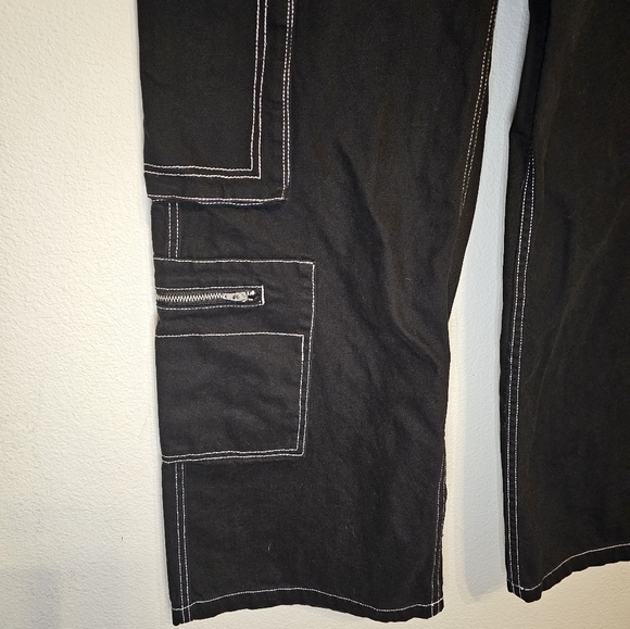 really baggy fashion nova jeans. - Picture 4 of 16